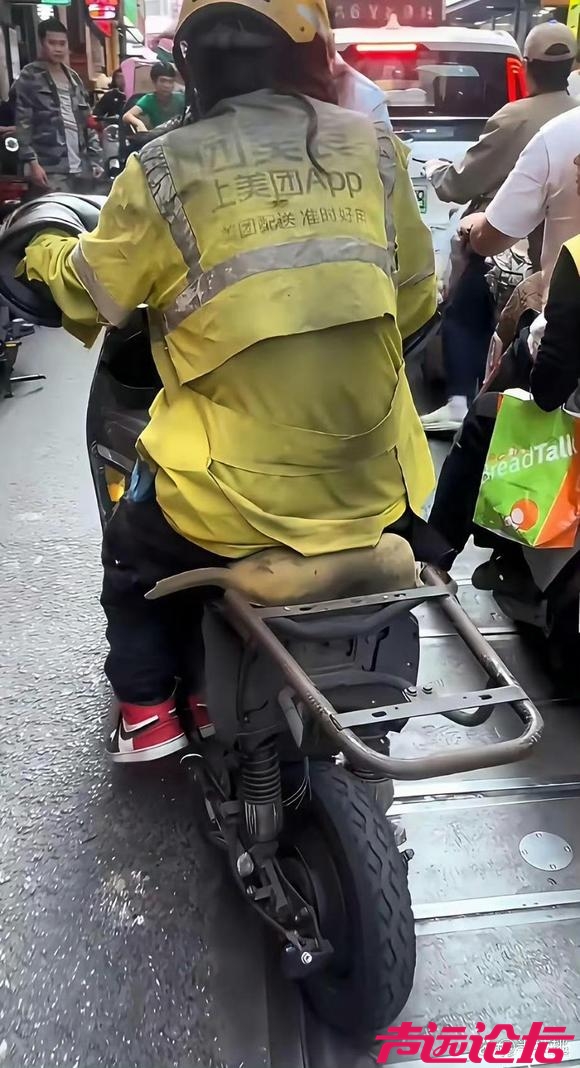 不是单王都对不起这身衣服！美团赶紧给优秀员工奖励一套新衣服吧-2.jpg