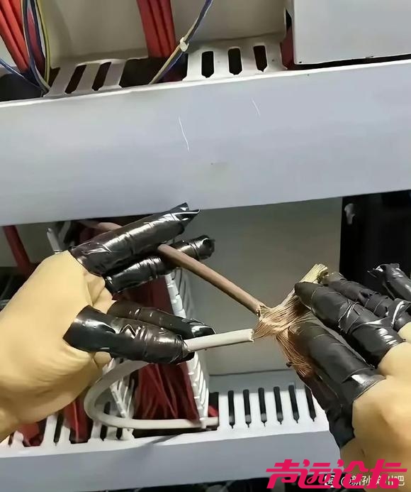绝缘胶布不代表不导电，这不就坏了-2.jpg
